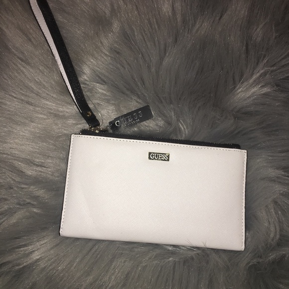 Guess Black White Womens Wristlet Wallet - Picture 2 of 6